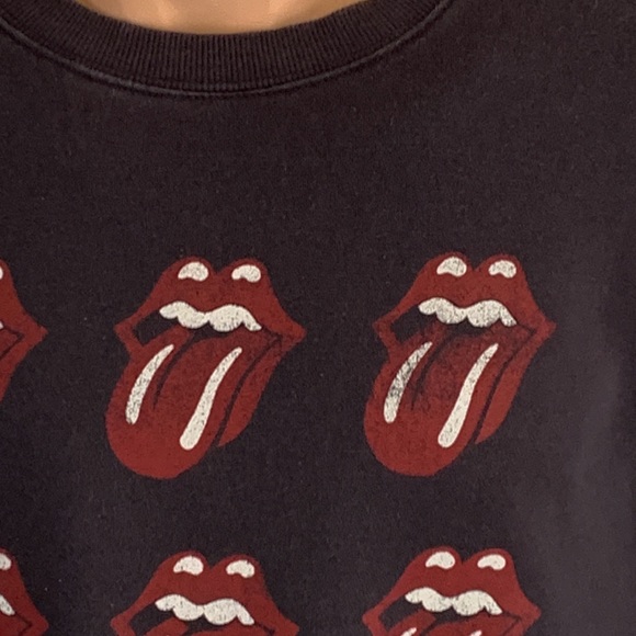 H & M Rolling Stones Lips crew neck sweatshirt.  M - Picture 4 of 7